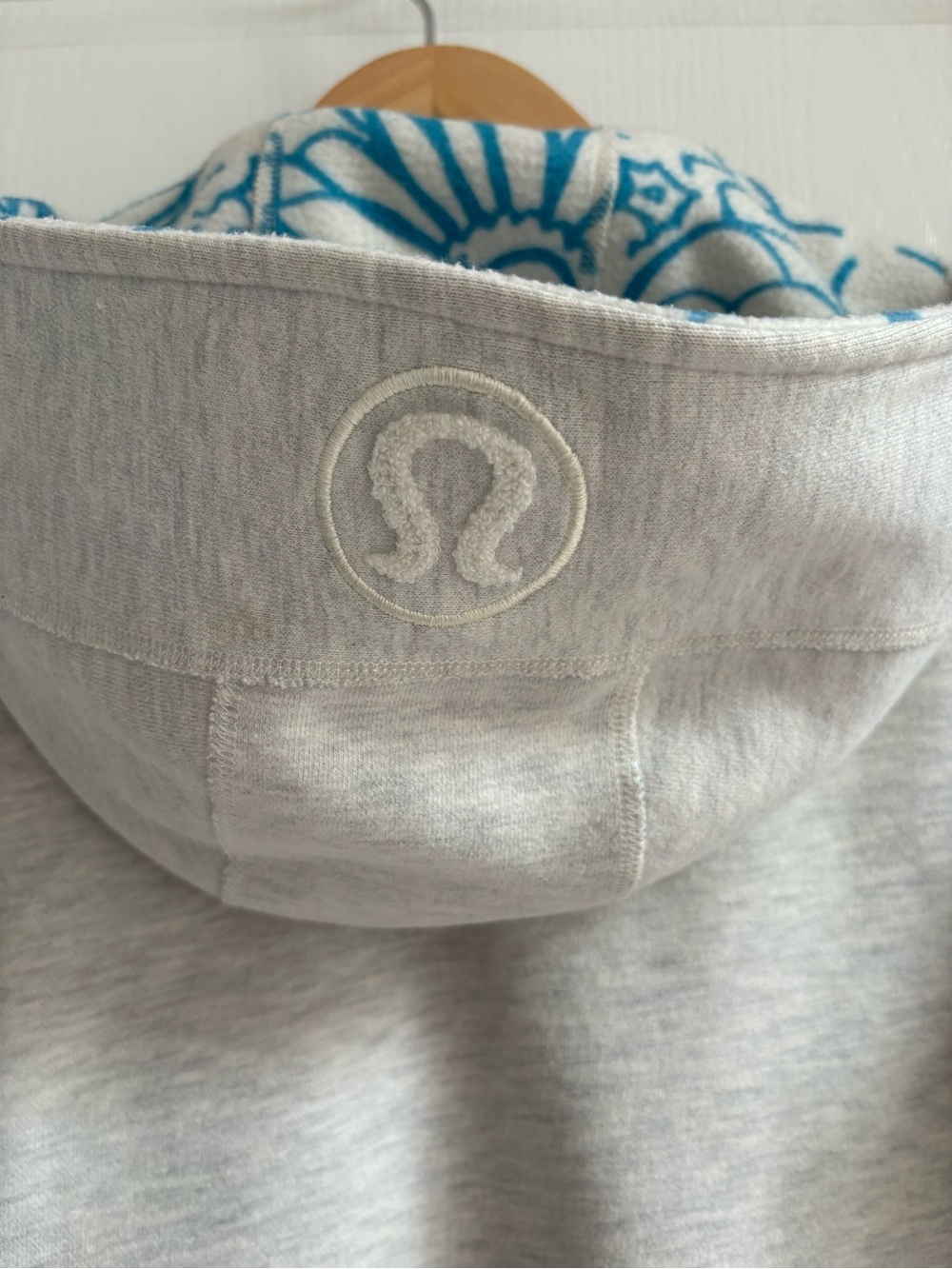 lululemon athletica Light cream reversible Full-Zip Hooded Sweatshirt - Picture 5 of 8